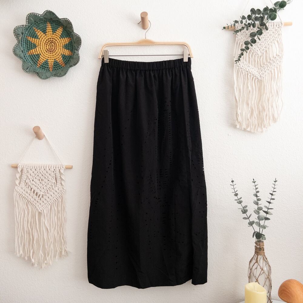 Moyuru Black Eyelet Black Skirt